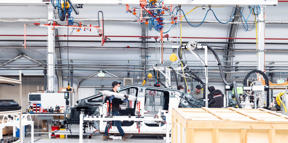 „Tesla“ gamina automobilį kas 5 sekundes naujoje „greitaeigės“ gamybos linijoje