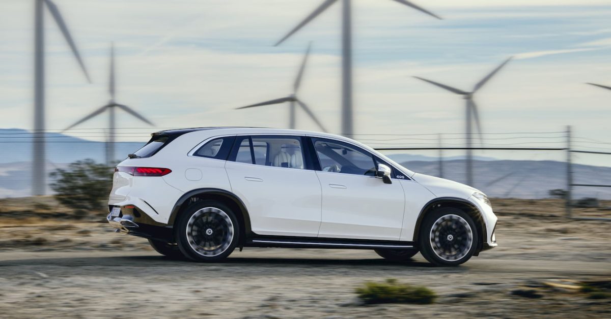 „Mercedes“ kreipiasi į didžiausią prabangų konkurentą, nes stengiasi parduoti EVS