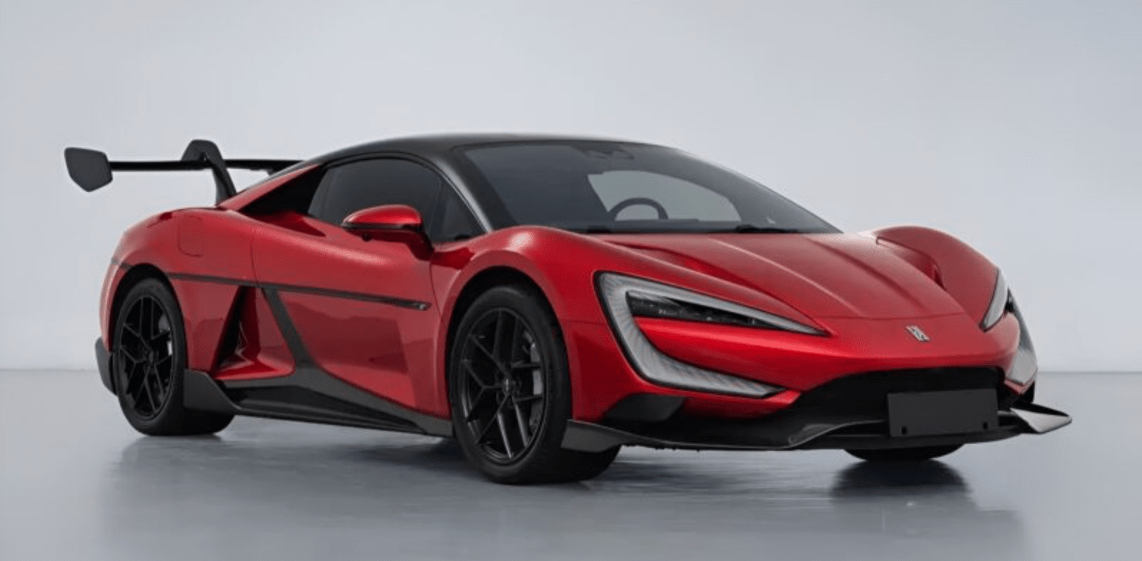 BYD ateina su juokingu 3000 AG elektriniu superautomobiliu