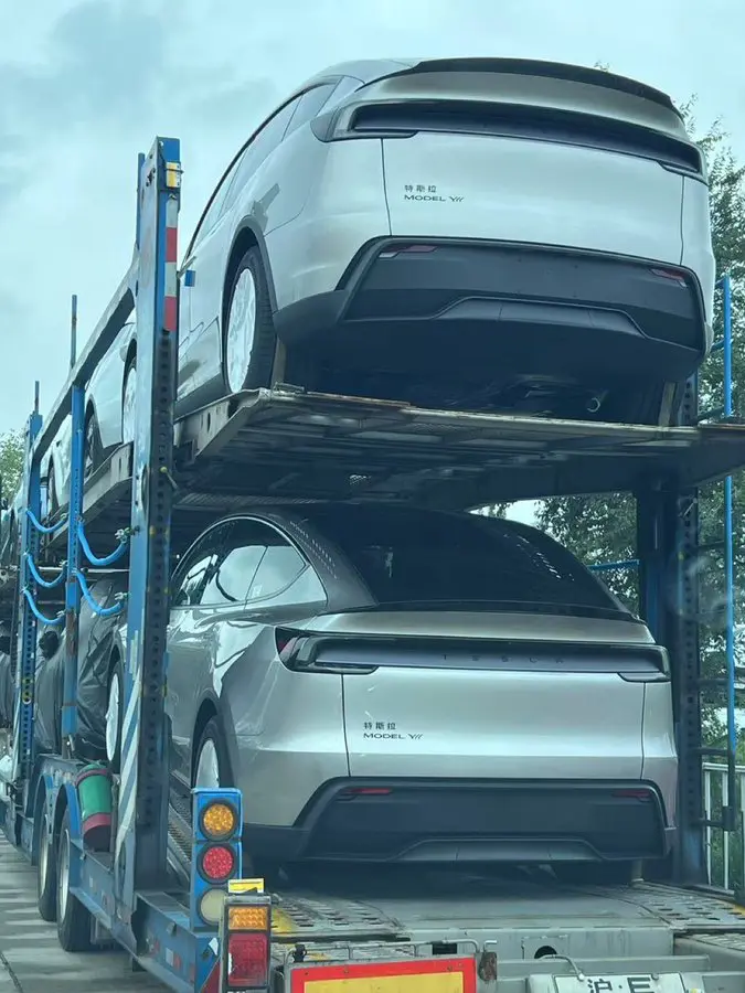 Pirmasis „Tesla“ modelis Y 6 vietų EVS pastebėtas, greičiausiai nukreiptas į Australiją