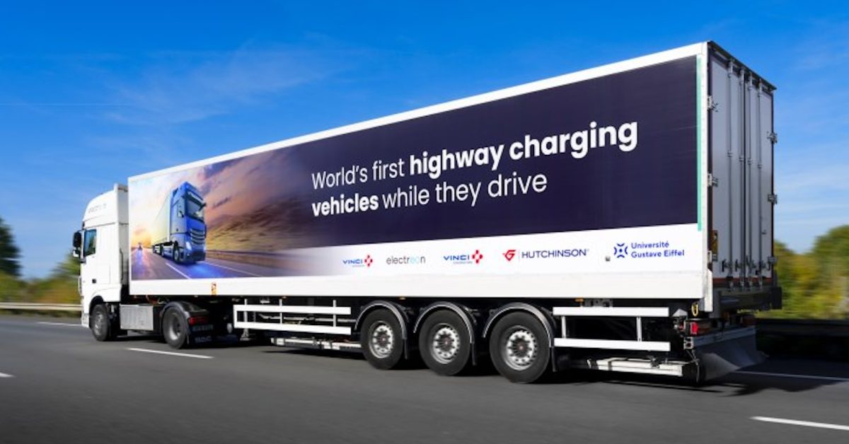 Šis greitkelis gali įkrauti jūsų elektromobilį važiuojant – 300 kW (!)