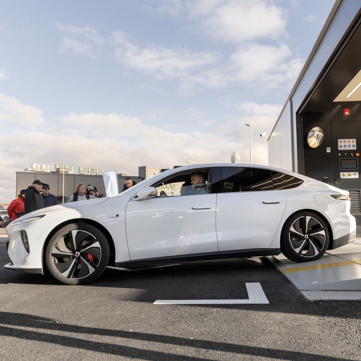 „Nio“ pasiekė 90 milijonų elektromobilių baterijų apsikeitimo, o Australijos rinka