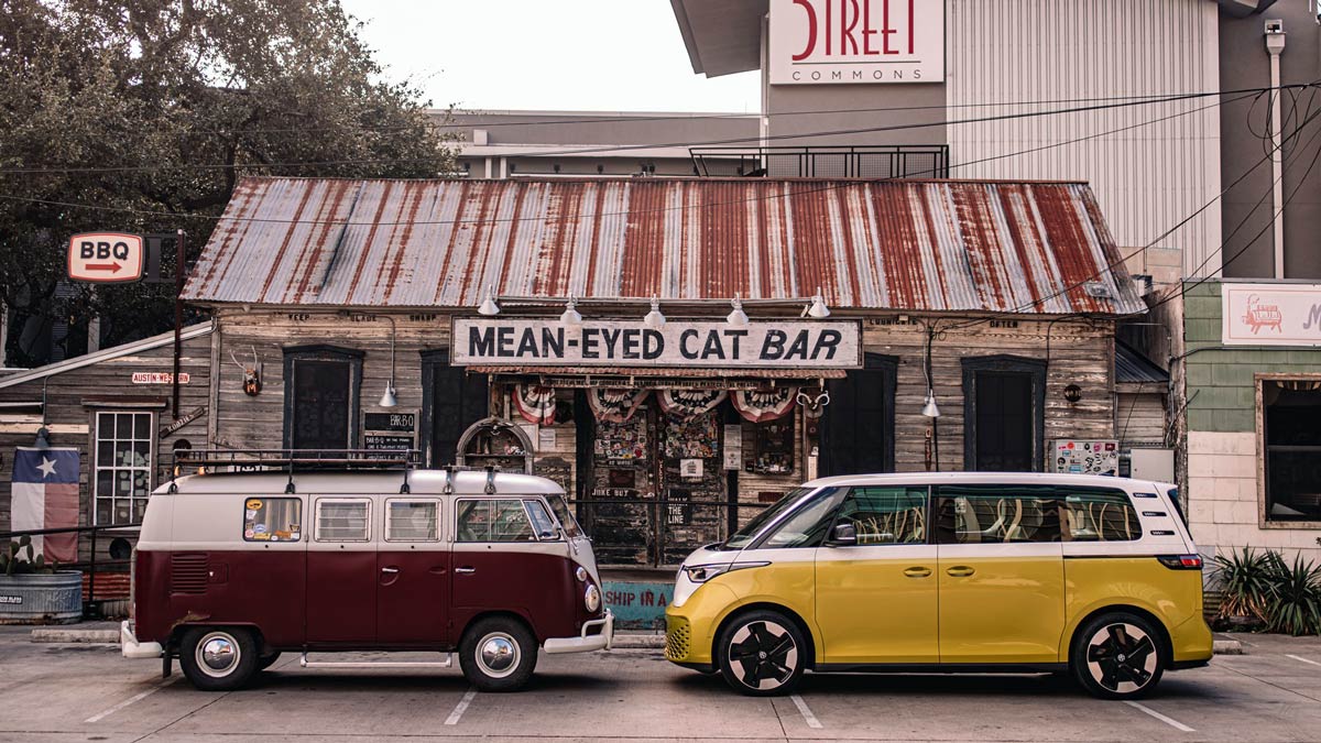 „Volkswagen“ sumažino „ID Buzz“ elektrinio „Kombi“ kainas daugiau nei 12 000 USD, kad padidintų pardavimus