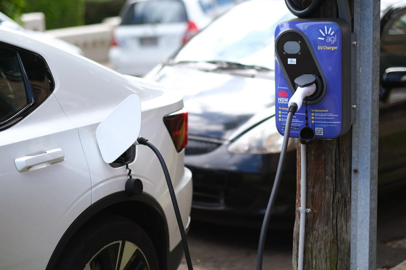 AGL priekyje esantys įkrovikliai prisijungia prie Chargefox – bet kodėl tik vienu būdu?