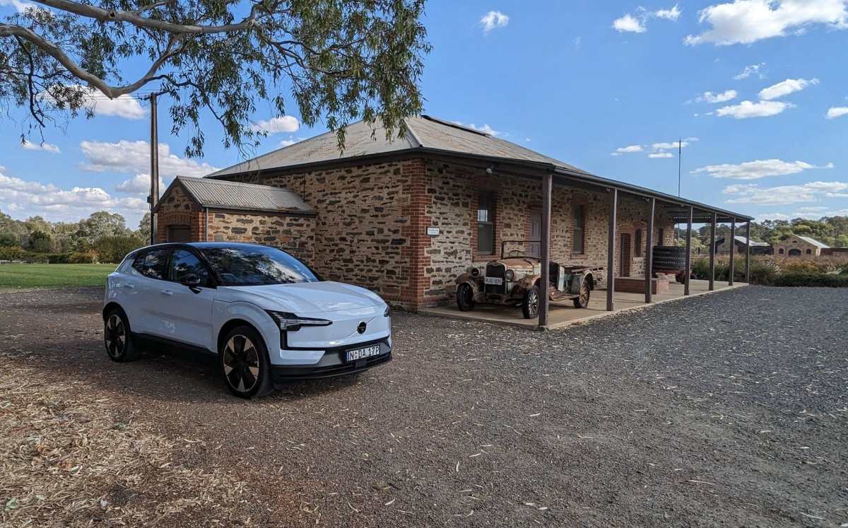 Prieš išleisdamas naują modelį, „Volvo“ sumažino elektrinių visureigių kainas daugiau nei 10 000 USD