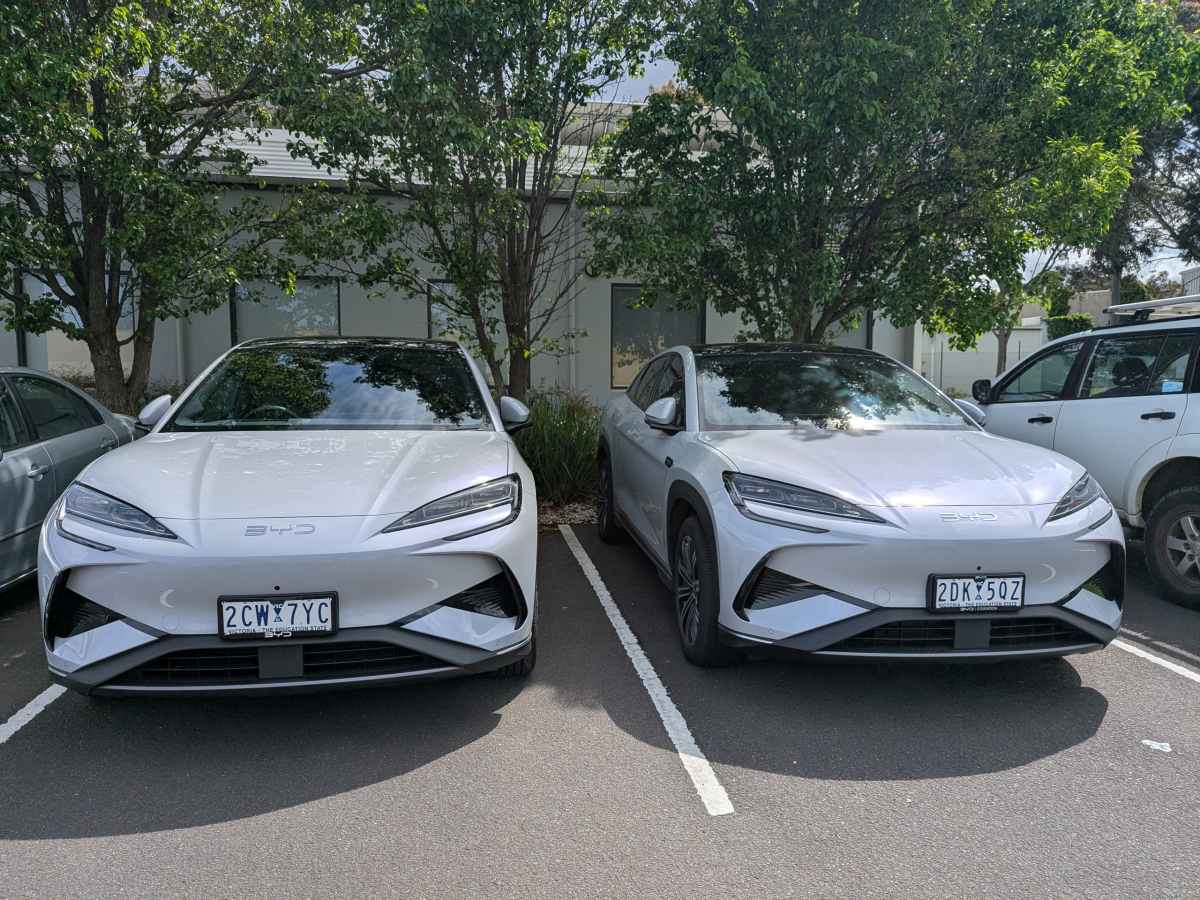 BYD, Zeekr ir Geely užima aukščiausias elektromobilių pardavimo vietas, nes „Tesla“ nuosmukis skelbia apie sargybų pasikeitimą