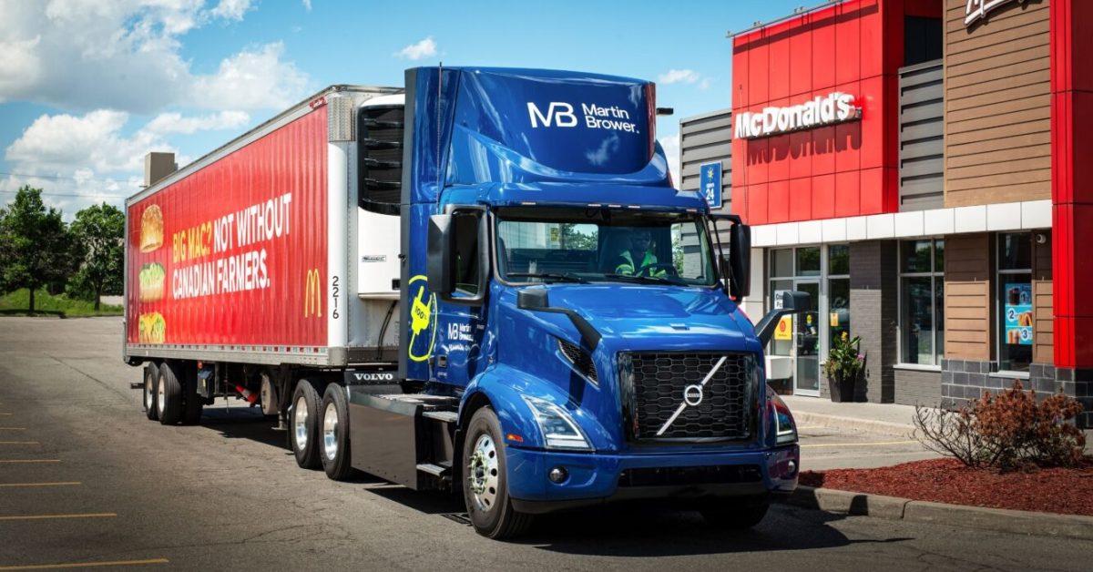 Elektriniai pusiau sunkvežimiai gali sutaupyti beveik 160 000 USD už vieną sunkvežimį