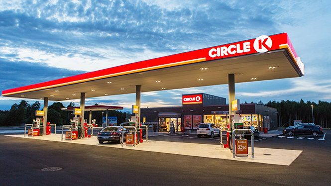 Fosilinių automobilių pramonė Norvegijoje beveik mirė. Kas parduoda paskutines ICE transporto priemones?