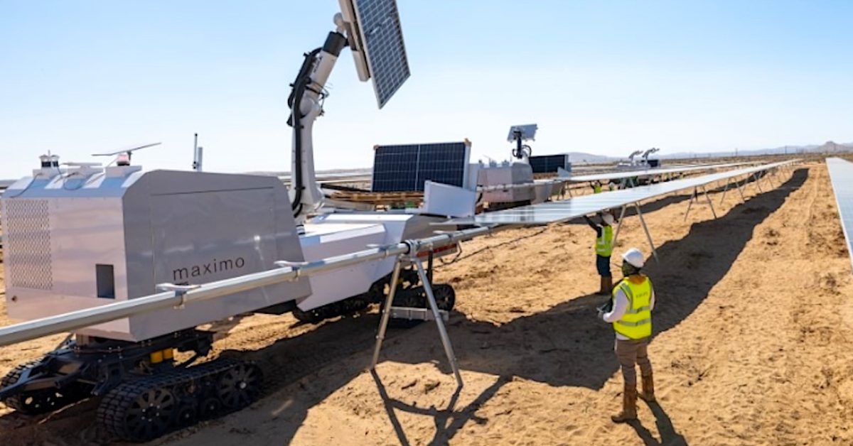 Šis draugiškas robotas ką tik įdiegė 100 MW saulės energijos