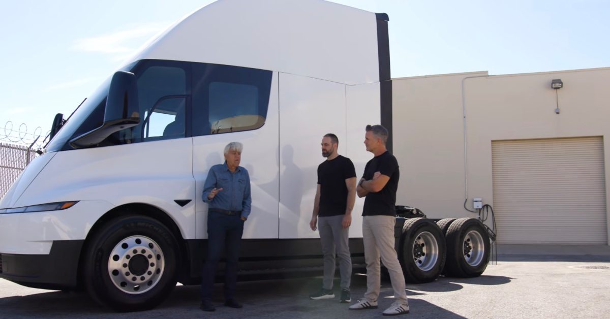 Tesla teigia, kad „Tesla Semi“ turi milijono mylių bateriją