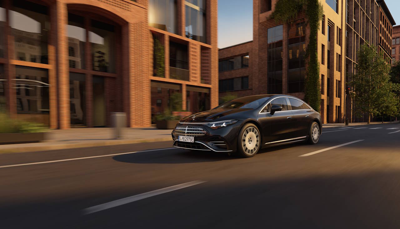 „Mercedes-Benz“ pretenduoja į ilgiausio nuotolio EV su patobulintais AKS ir transporto priemone į tinklą