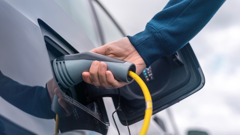 Augantis Indonezijos elektromobilių parkas sutaupo milijardus nuo naftos kainų šoko