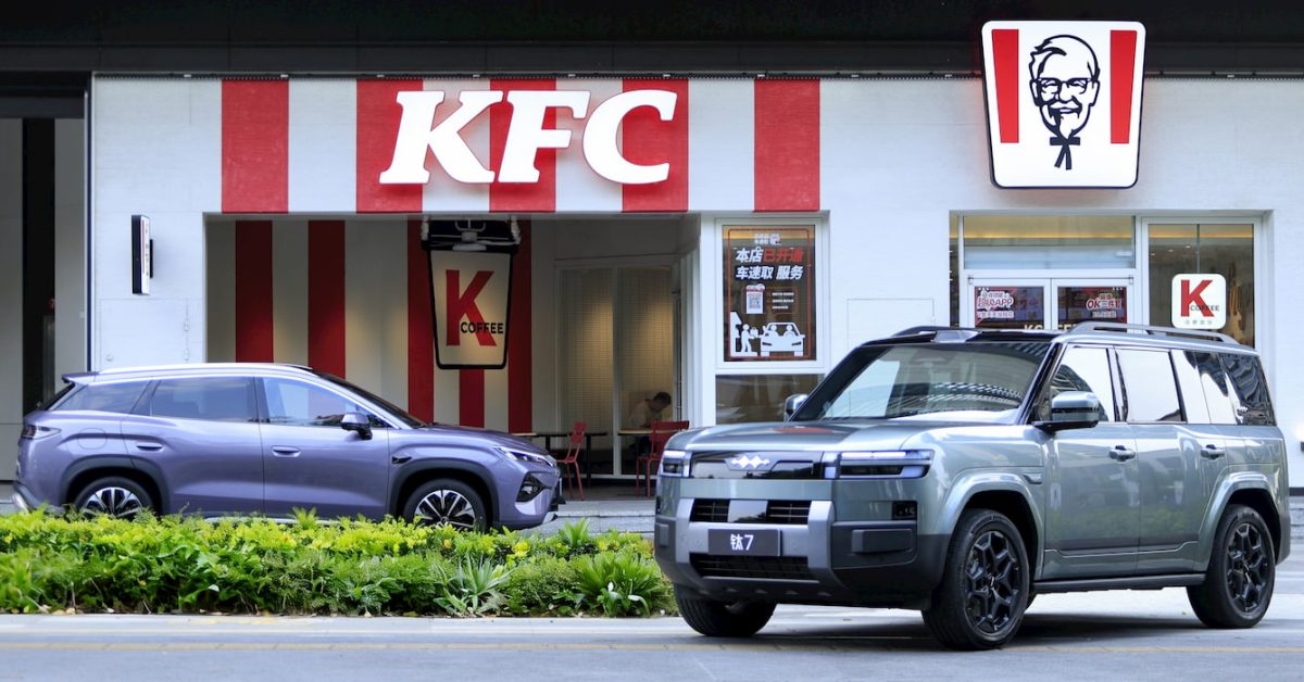 BYD bendradarbiauja su greito maisto milžinu, kad pasiūlytų 9 minučių EV įkrovimą